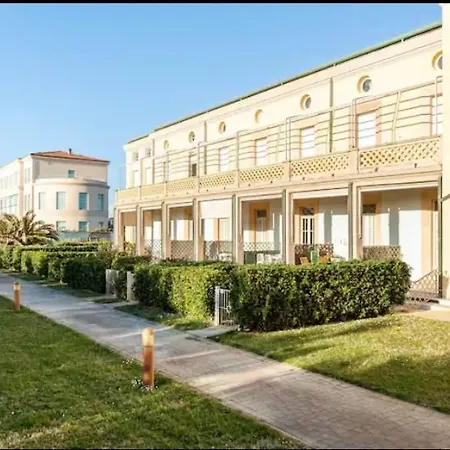 Regina Elena, Luminoso Sulla Apartment